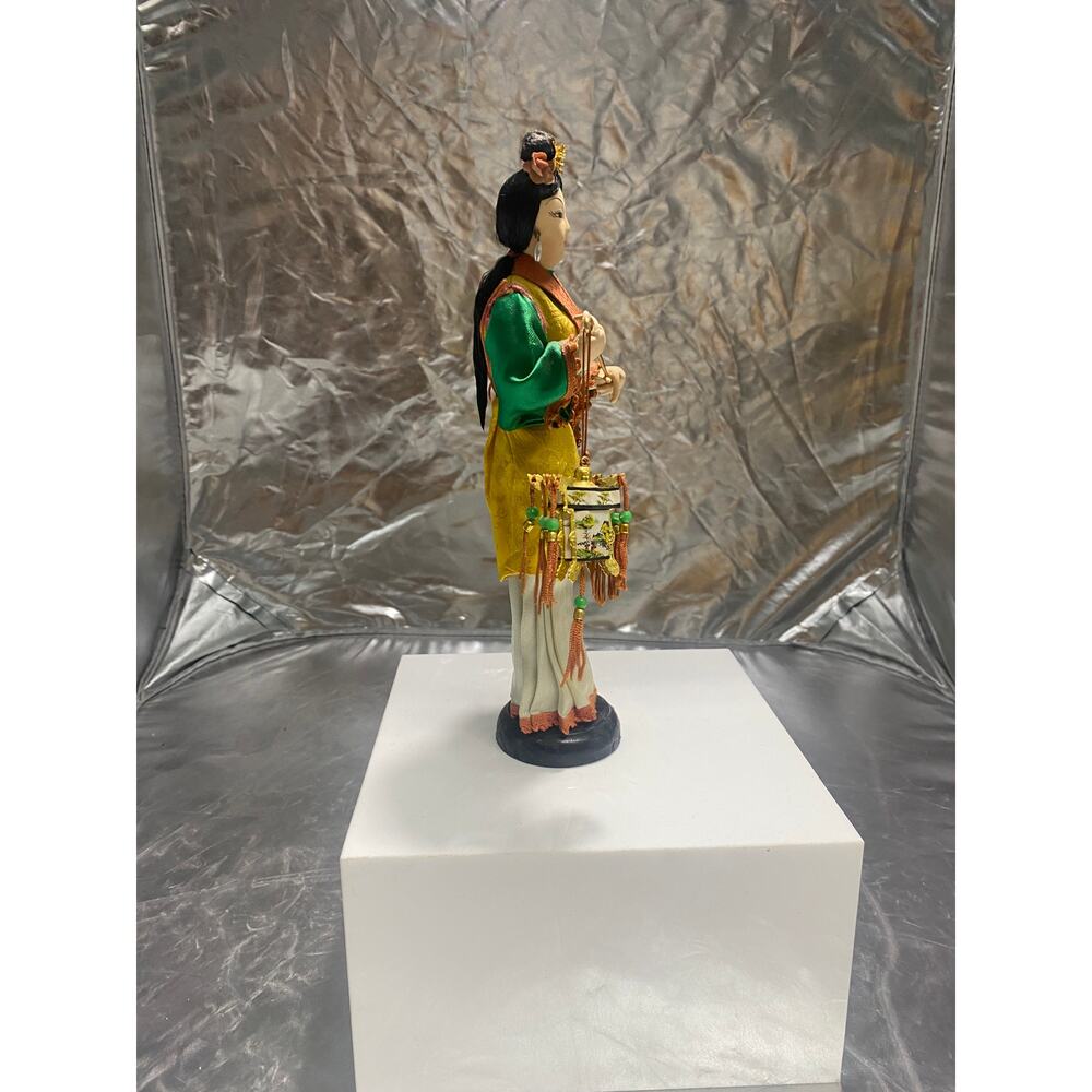 Vintage Asian Geisha Doll Holding Landern 1950s Collectible - Picture 6 of 6